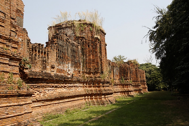 Prasat Nakhon Luang-007
